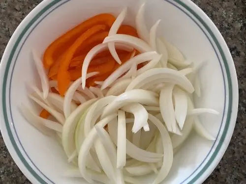 chicken chow mein sliced vegetables chicken chow mein sliced vegetables